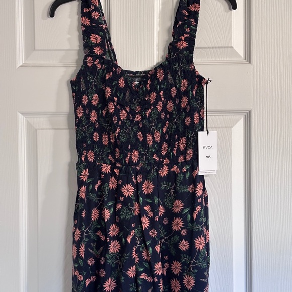 Ray Romper from RVCA NWT in M/10 - Picture 4 of 6